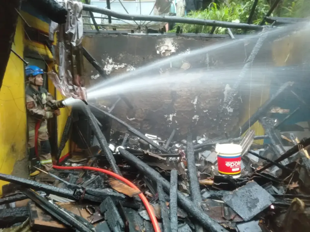 2 Rumah Hangus Terbakar di Singajaya Garut. (Istimewa)