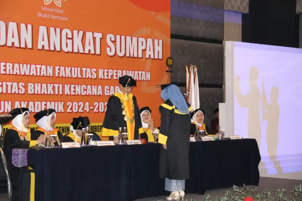 Pemkab Garut Ajak Lulusan Keperawatan Berkontribusi dalam Pembangunan Daerah Pemkab Garut Ajak Lulusan Keperawatan Berkontribusi dalam Pembangunan Daerah