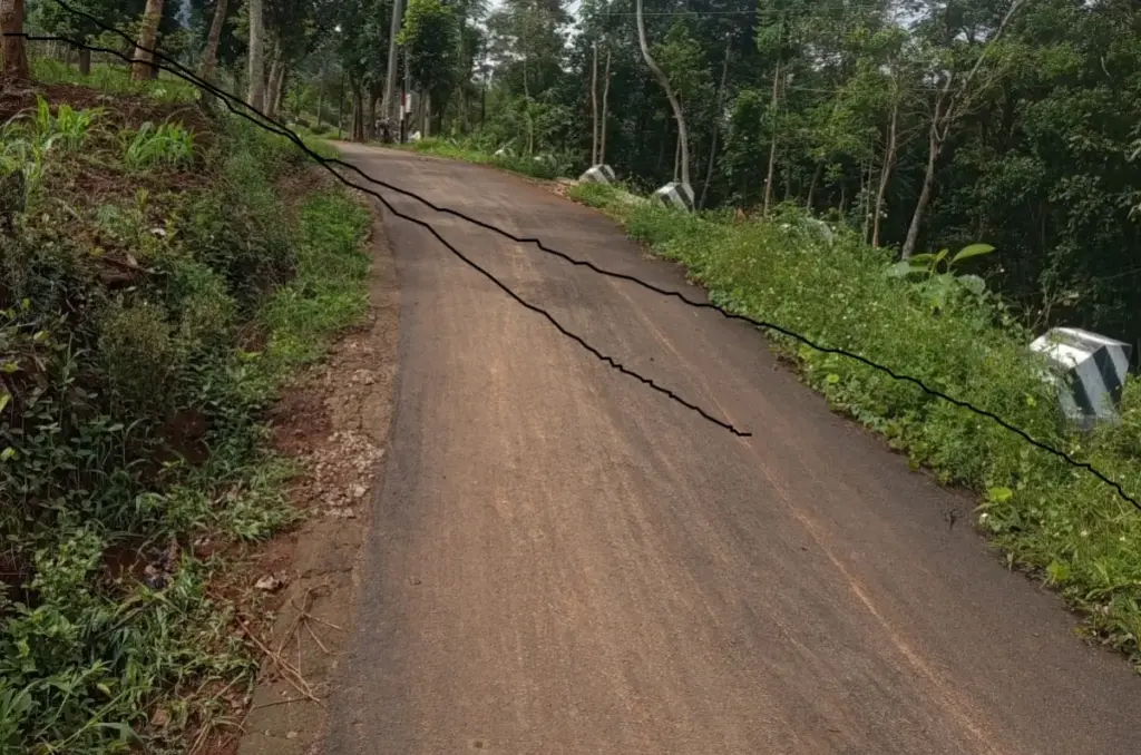 Pemdes Lingkungpasir Hotmix Jalan Cibungur-Cidahu, Dorong Akses Ekonomi dan Pertanian Warga Hotmix Jalan Cibungur-Cidahu. (Pepen Apendi/Radar Garut)