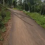 Hotmix Jalan Cibungur-Cidahu. (Pepen Apendi/Radar Garut)