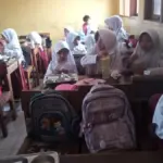 DPC Laskar Prabowo 08 Garut Siap Awasi Program MBG Siswa di Kab Garut menikmati MBG. (Feri/Radar Garut)