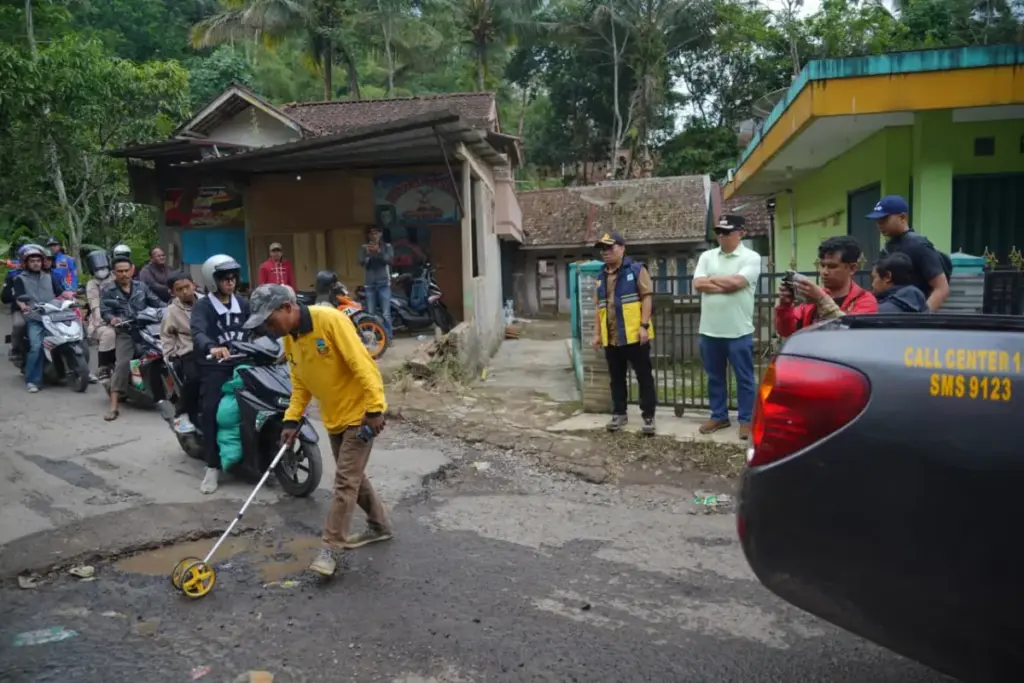 Jalan Pamegatan–Banjarwangi Garut Siap Diperbaiki. (istimewa)