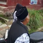 Guru-guru SDN 1 Cipareuan, Cibiuk, isi absensi setiap pukul 16.00. (Pepen Apendi/Radar Garut)