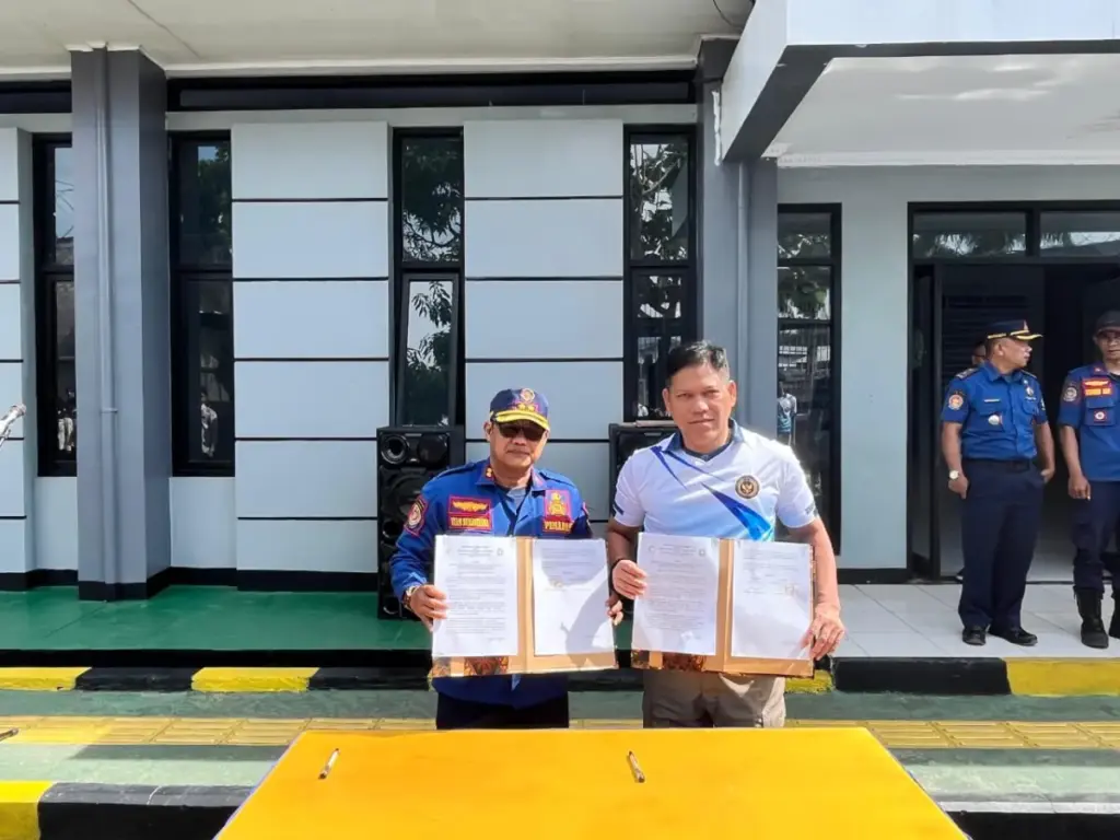 Lapas Garut Perkuat Mitigasi Kebakaran: Sinergi Strategis dengan Damkar Wujudkan Program JAWARA API Kalapas Garut Rusdedy, didampingi Syam Sumaryana, Kabid Pencegahan Kebakaran Damkar Kabupaten Garut, menyepaka