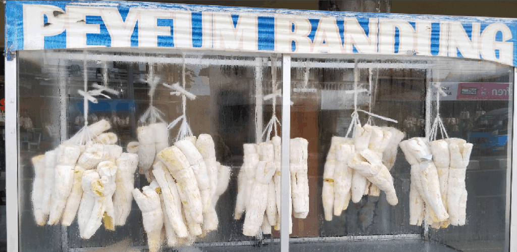 6 Cemilan Khas Bandung Kering yang Wajib Kamu Cobain! Nomor 2 Terkenal dan Punya Banyak Cabang! cemilan khas bandung kering