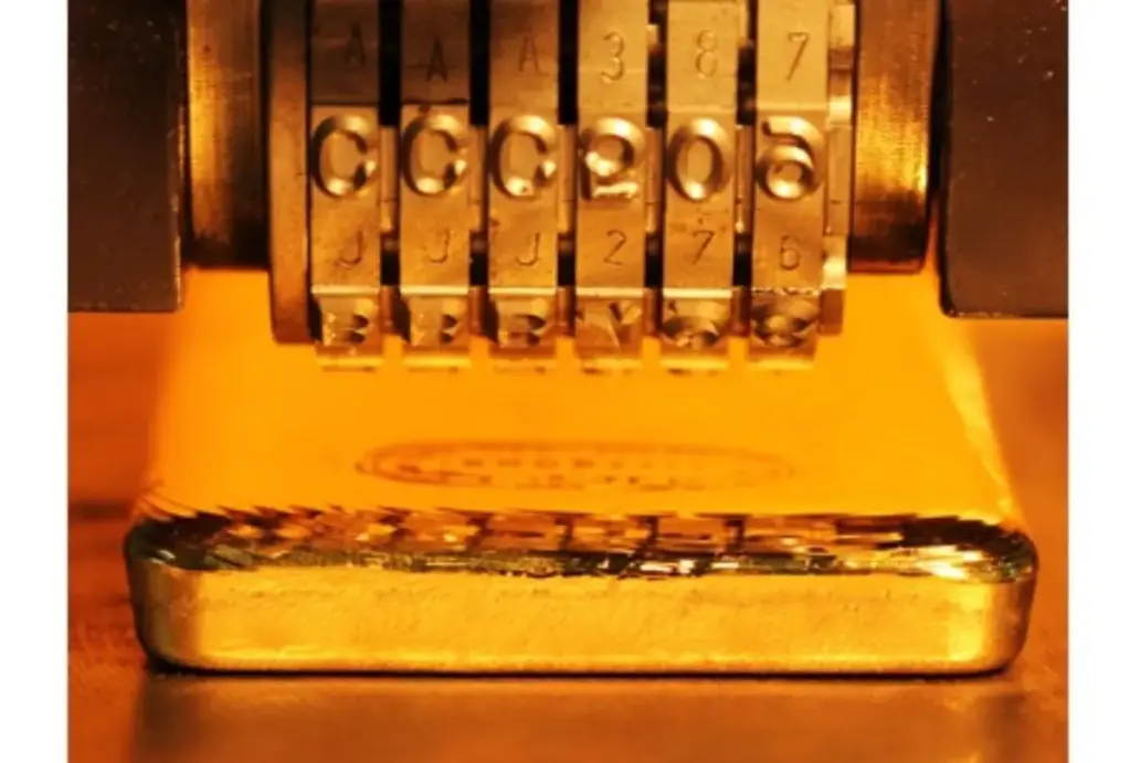 Mengalami Penurunan Tipis, Cek Daftar Harga Terbaru Emas Antam Hari Ini Jum'at, 28 November 2025 harga emas antam hari ini