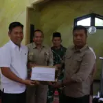 Kalapas Garut Rusdedy (kiri/pakaian warna putih)