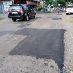 Beberapa titik jalan berlubang di ruas Jalan Gatot Subroto yang ditambal. (Ale/Radar Garut)