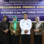 Momen foto bersama Kalapas Garut bersama keluarga dua pegawai purna bakti
