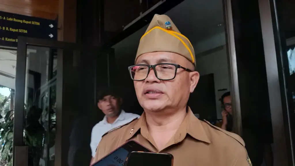 Kesbangpol Garut dan Forkopimda Matangkan Antisipasi Bencana dan Pengamanan Nataru Kepala Badan Kesatuan Bangsa dan Politik (Kesbangpol) Garut, Nurrodhin