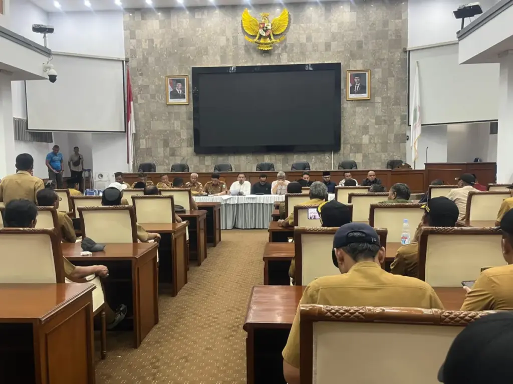 Usai Aksi APDESI Bongkar Masalah Dana dan Program Desa, Pemkab Garut Bentuk Tim untuk Cari Solusi Usai Aksi APDESI Bongkar Masalah Dana dan Program Desa, Pemkab Garut Bentuk Tim untuk Cari Solusi