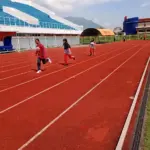 Atlet SLB saat mengikuti perlombaan atletik lari di lapangan Dalem Bintang komplek SOR RAA Adiwijaya