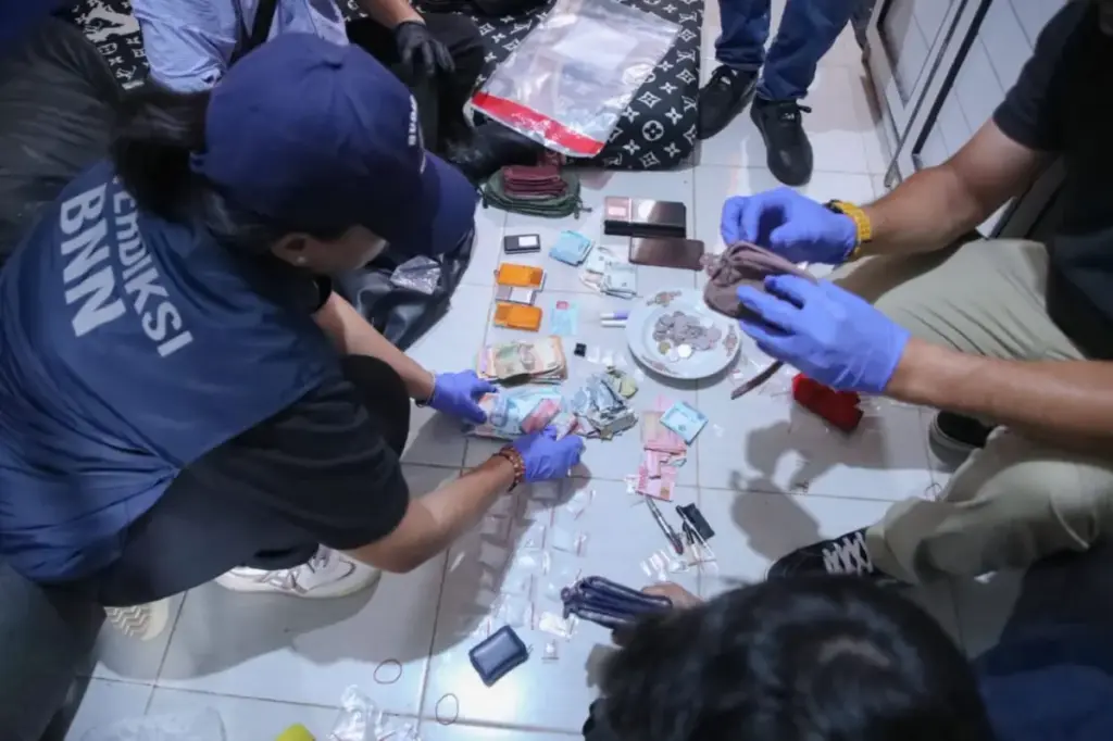 Usai Penggerebekan Kampung Ambon, Muncul Isu yang Menyeret Nama Kepala BNN dan Shandy Aulia Usai Penggerebekan Kampung Ambon, Muncul Isu yang Menyeret Nama Kepala BNN dan Shandy Aulia