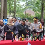 Ribuan Botol Miras Dimusnahkan Jelang Pengamanan Nataru 2025.(Istimewa)