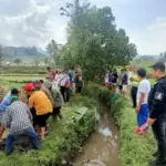 Proses evakuasi penemuan mayat pria di sungai Cipala Garut.(Istimewa)
