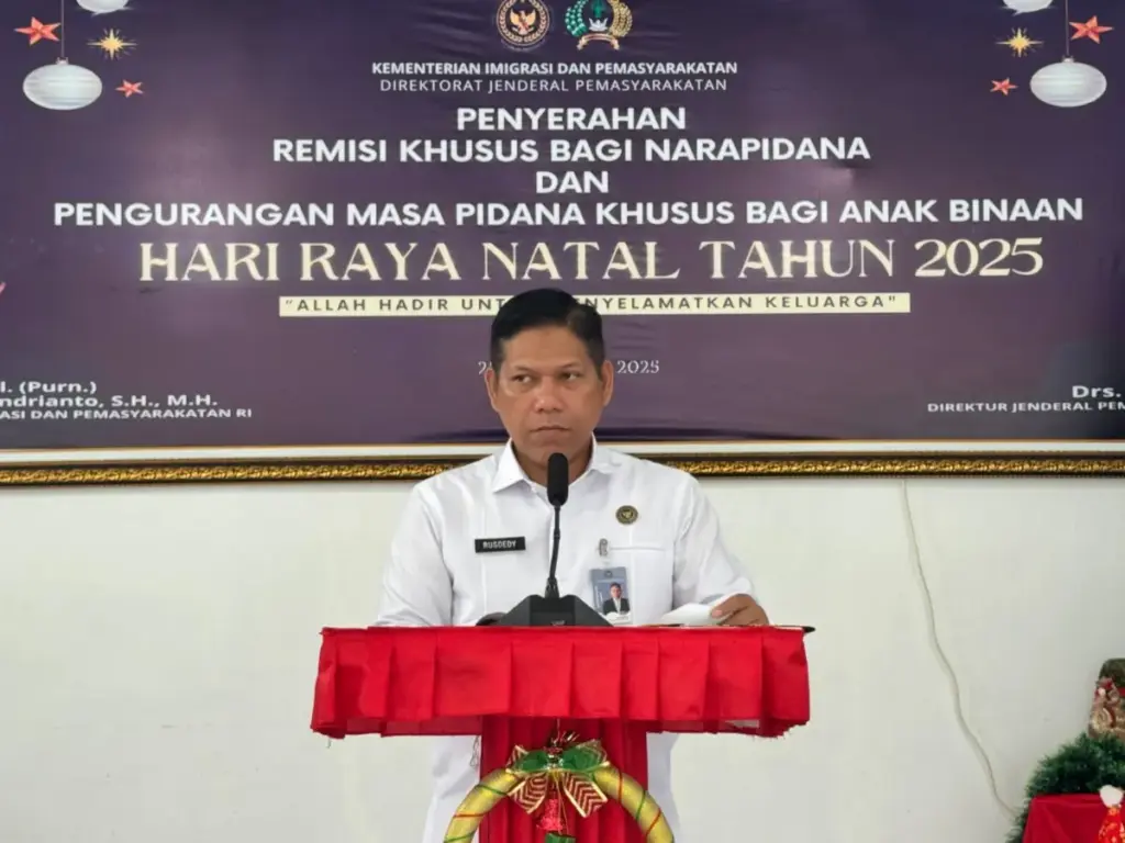 Kepala Lapas Kelas IIA Garut, Rusdedy, membacakan Sambutan Menteri Imigrasi dan Pemasyarakatan Republik Indone