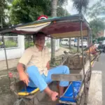 Ani Jaelani, kusir delman di Garut yang masih bertahan ditengah transportasi online yang merajalela.(Rizka/Rad