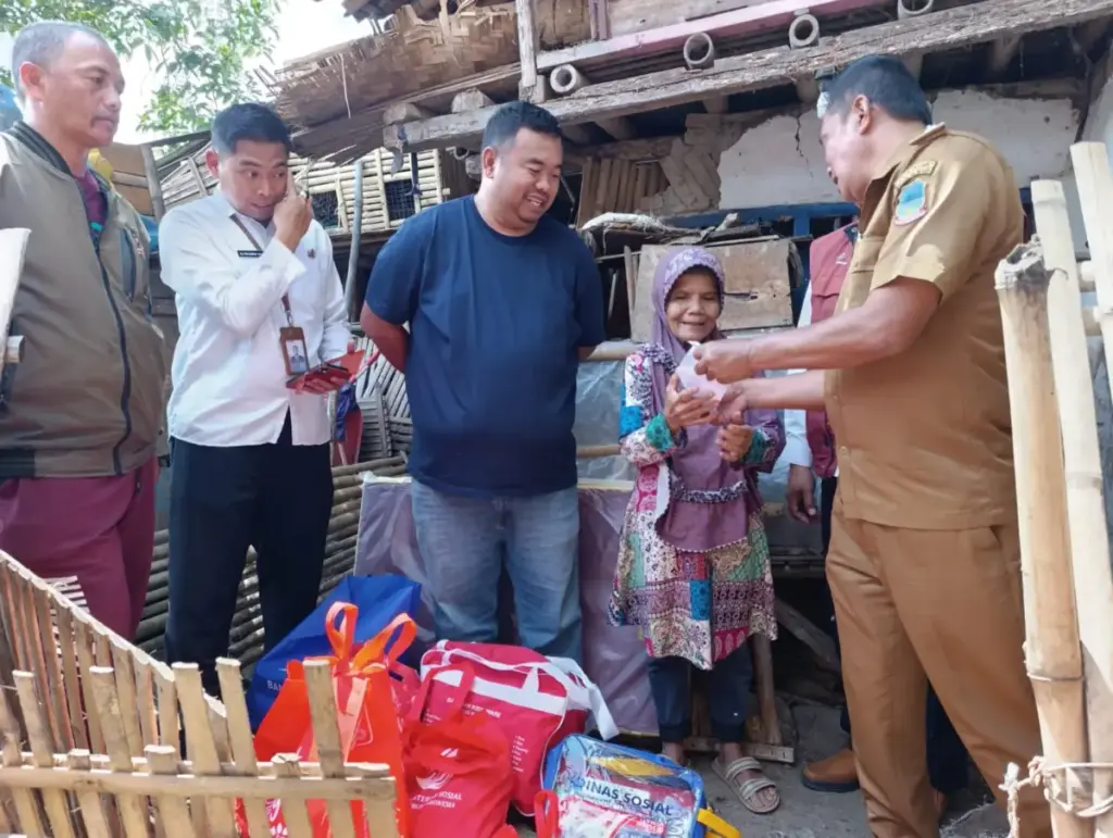 pasangan lansia di Desa Cipicung dikunjungi Anggota DPRD Garut
