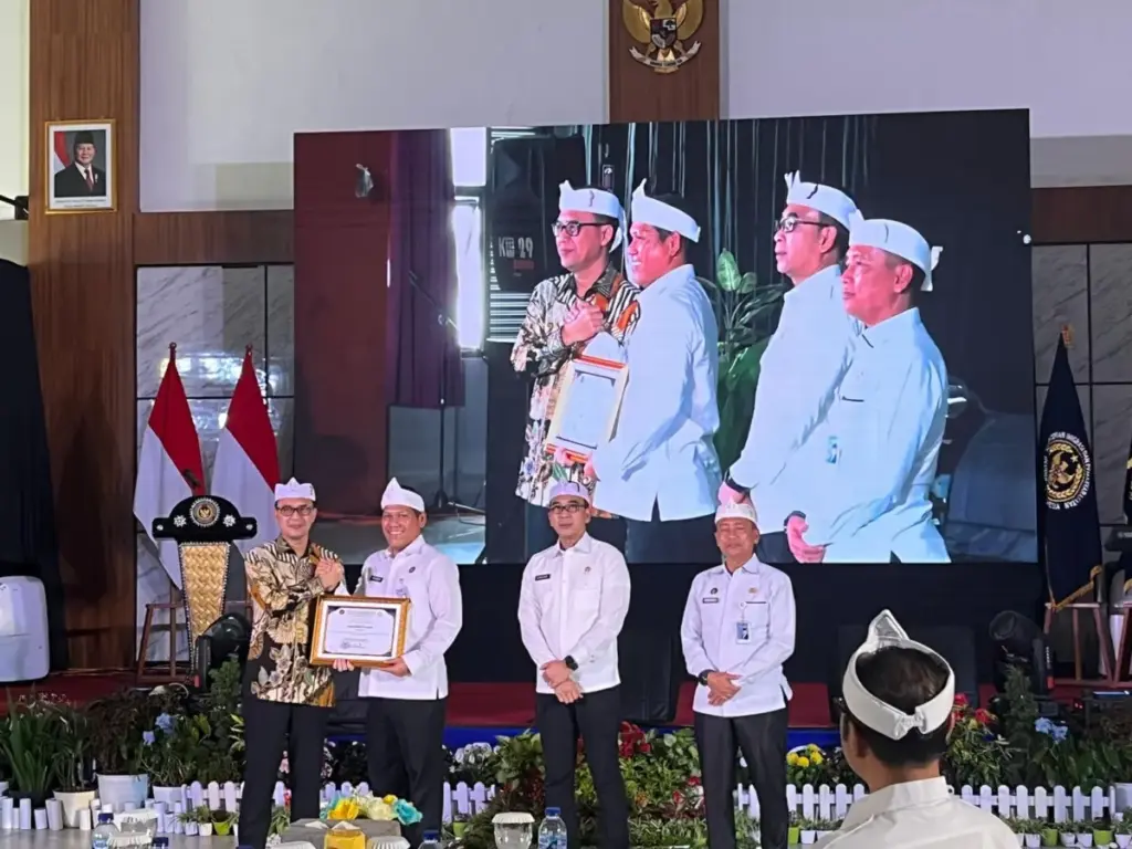 Lapas Garut Raih Peringkat 1 UPT Kegiatan Industri Terbaik se-Jawa Barat Kalapas Garut Rusdedy mewakili Lapas Garut menerima penghargaan di acara Reflekai dan evaluasi akhir tahun