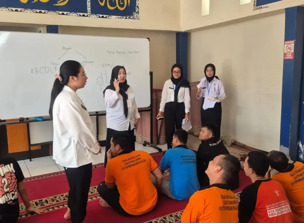 Rutan Garut Gelar Kelas Lawan Buta Huruf, Enam Warga Binaan Mulai Belajar Membaca istimewa