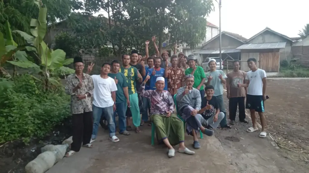 Penuh Rintangan, Warga Cijelereun Kulon Akhirnya Punya Jalan Tembus Mobil Warga Cijelereun Kulon tunjukkan jalan yang sudah selesai dibangun. (Feri/Radar Garut)