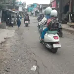 Akses utama menuju Kelurahan Margawati, Kecamatan Garut Kota, Kabupaten Garut, alami kerusakan cukup berat.
