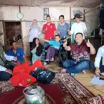 Anggota DPRD Garut Yudha Puja Turnawan mengunjungi Wildan bocah penyandang disabilitas