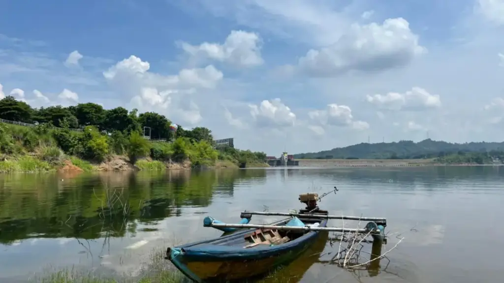Perahu Hanya Bersandar di Tepian Imbas Harga Tiket Naik, Wisata Tanjung Duriat Mulai Ditinggal Pengunjung Kondisi perahu yang bersandar di tepian imbas harga tiket naik ditinggal pengunjung