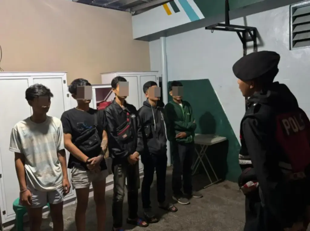 Lima Jukir Liar Ditertibkan Polres Garut Saat Patroli di Jalan Ahmad Yani dan Bundaran Suci Lima orang juru parkir liar yang diamankan polisi. (Istimewa)