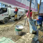 PMI Garut sedang memberikan bantuan air bersih untuk korban bencana di Aceh. (istimewa)