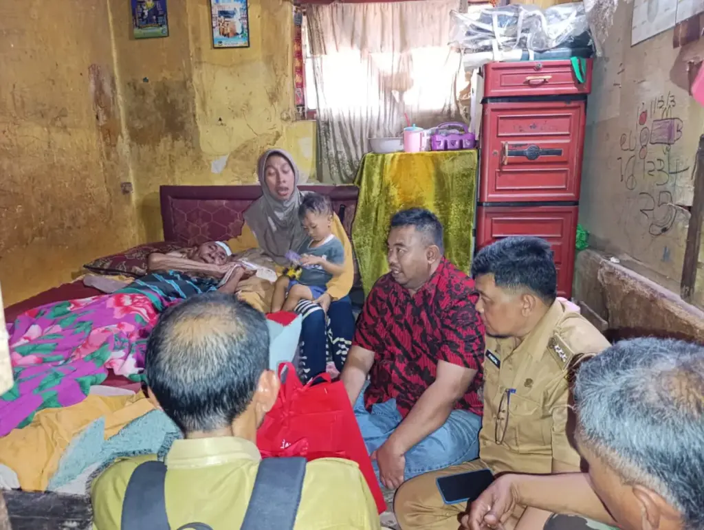Abah Imid (83), lansia Miskin di Garut Tak Tersentuh Bansos karena Salah Data DTSEN