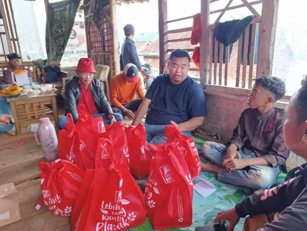 Husni Anak Yatim Piatu di Garut Kehilangan Sosok Nenek yang Mengasuhnya Akibat Kebakaran Husni Anak Yatim Piatu di Garut Kehilangan Sosok Nenek yang Mengasuhnya Akibat Kebakaran