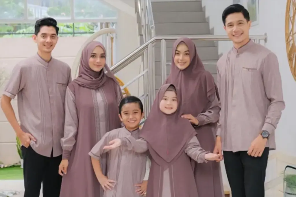 Inspirasi OOTD Keluarga Lebaran 2026: Tampil Kompak Tanpa Ribet dan Antimainstrem. (Ist)