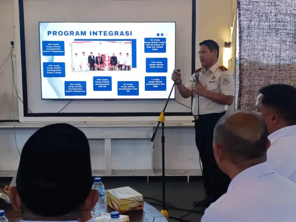 Kalapas Garut, Rusdedy ketika menyampaikan laporan kinerja Lapas Garut selama tahun 2025 di Kafe Integrasi
