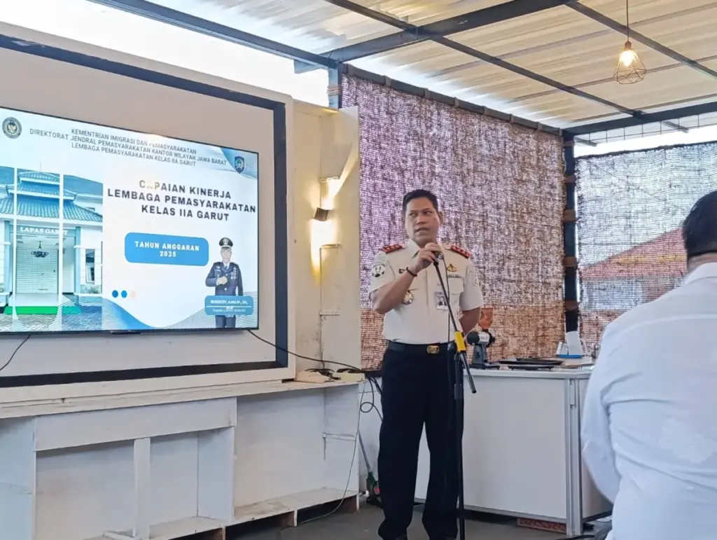 Kalapas Garut, Rusdedy ketika menyampaikan laporan kinerja selama tahu 2025 di Kafe Integrasi Lapas Garut