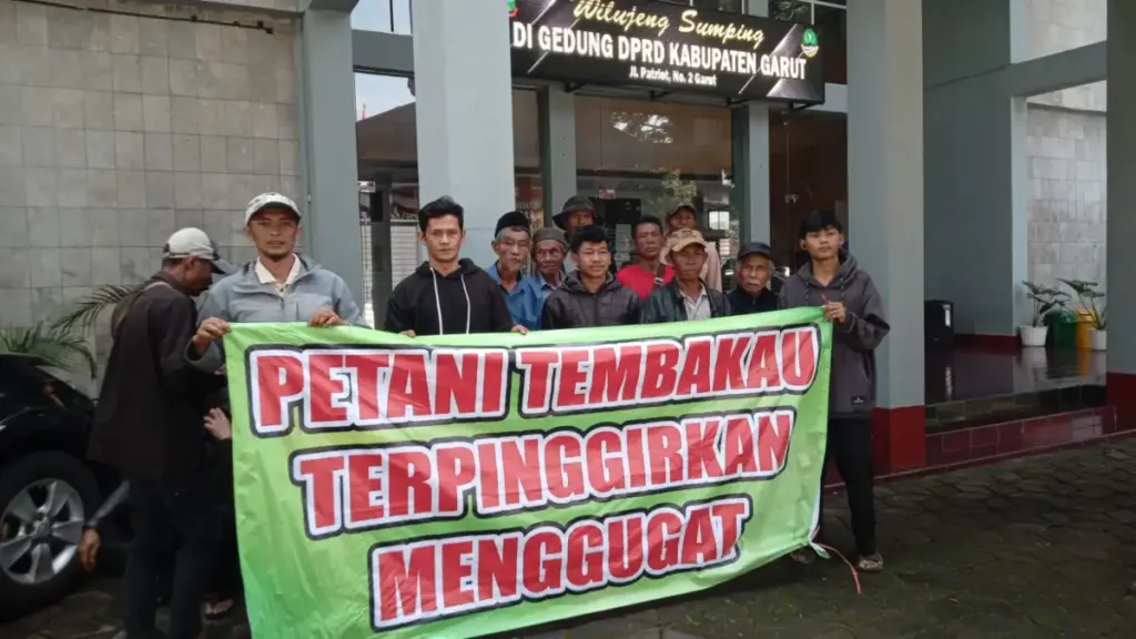 Petani Tembakau Terpinggirkan Adukan Temuan Bansos DBHCHT ke DPRD Garut Petani Tembakau Terpinggirkan Adukan Temuan Bansos DBHCHT ke DPRD Garut