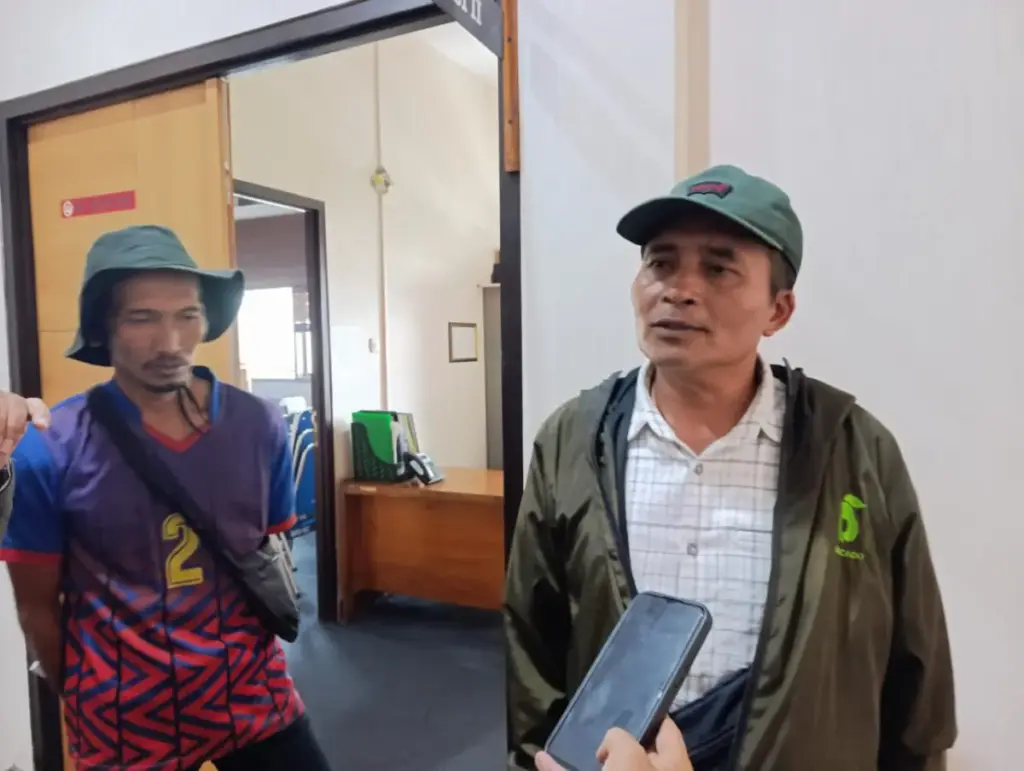 Bantuan PKH Warga Garut Diduga Dicuri, Kadinsos Minta Bukti yang Kuat Undang Herman (kanan) ketika diwawancarai sejumlah awak media