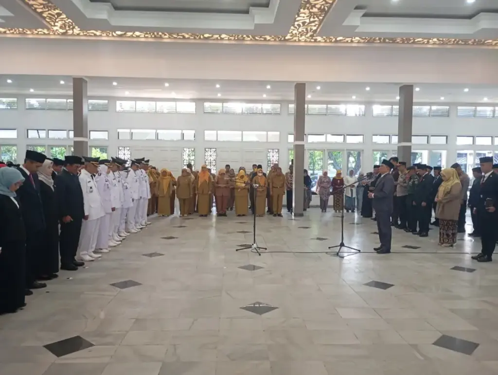 Bupati Garut Lantik Pejabat Struktural dan Fungsional, Tekankan Reformasi Birokrasi dan Pelayanan Prima Bupati Garut Lantik Pejabat Struktural dan Fungsional, Tekankan Reformasi Birokrasi dan Pelayanan Prima.