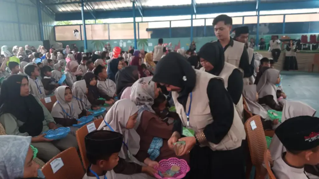 Santuni 270 Anak Yatim, Athifah Minta Pemkab Garut Perhatikan BPJS, Pendidikan, dan Keterampilan Santuni 270 Anak Yatim, Athifah Minta Pemkab Garut Perhatikan BPJS, Pendidikan, dan Keterampilan