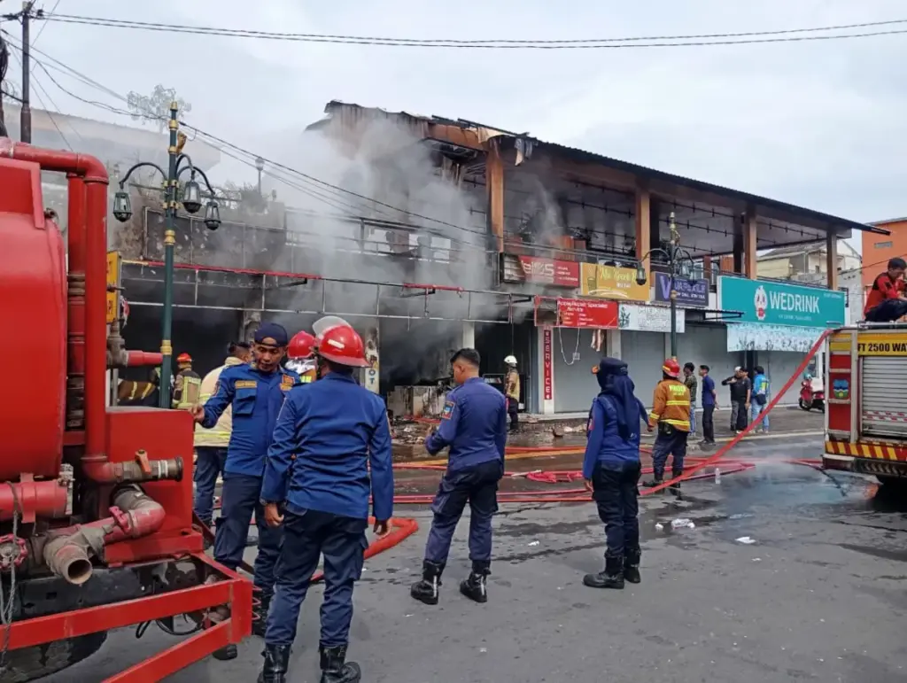 Viral Sepekan di Garut: Kritik Jalan Berujung Intimidasi hingga Kebakaran Kios di Pusat Kota
