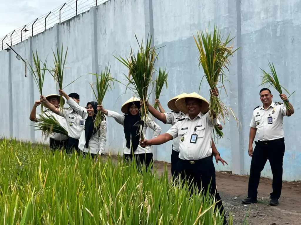 Lapas Garut Dukung Panen Raya Serentak Pemasyarakatan, Hasil Panen Disalurkan untuk Korban Bencana