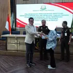 Penyerahan restitusi korban TPKS dokter PAP Bandung. (Istimewa)