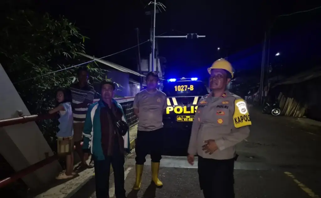 Hujan Deras Picu Luapan Sungai, Polsek Cikelet Turun Lakukan Mitigasi. (Istimewa)