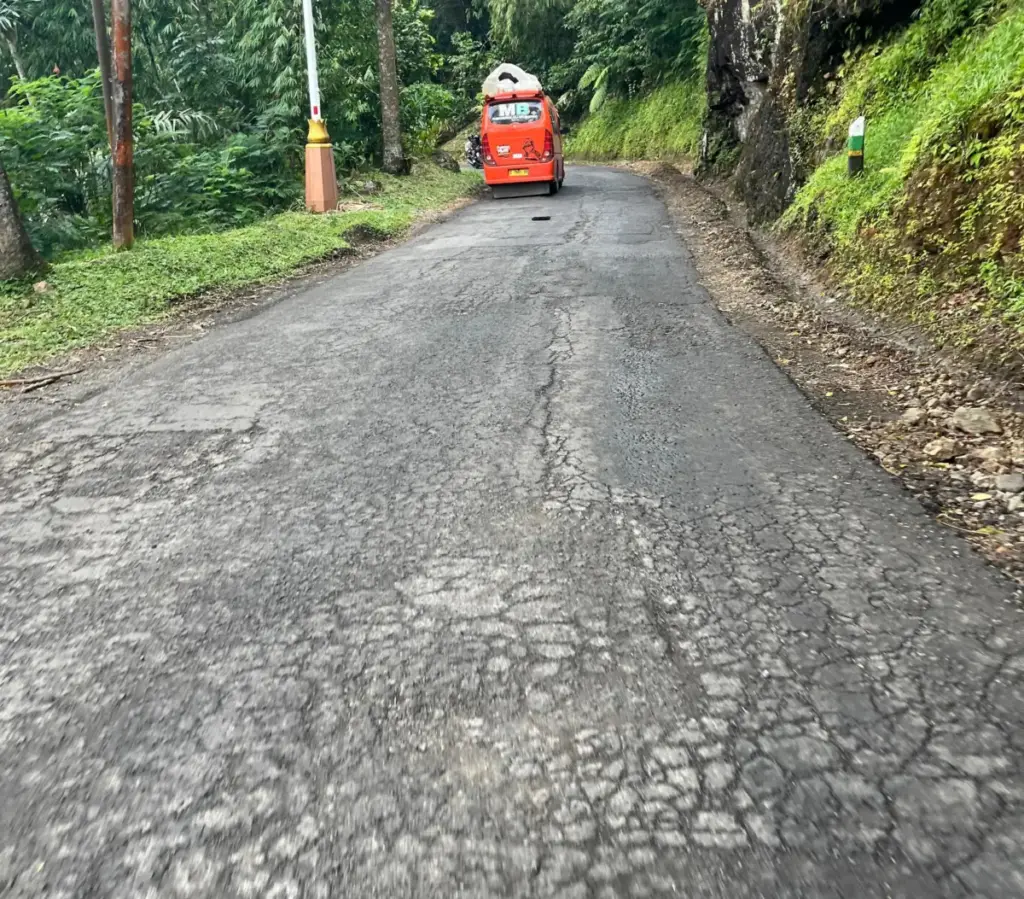Jalan Provinsi di Gunung Gelap Rusak, Pemkab Garut Akui Sudah Koordinasi (Rizka/radargarut.id)