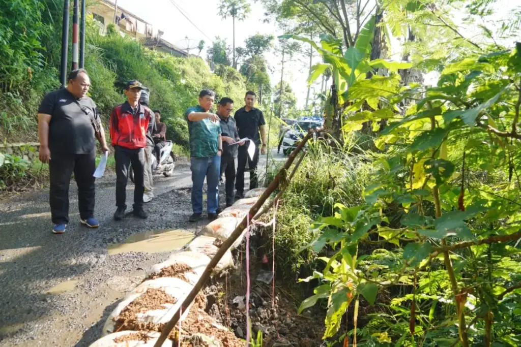 Bupati Garut Tinjau Kesiapan Teknis Perbaikan Ruas Jalan Banjarwangi hingga Cibalong istimewa