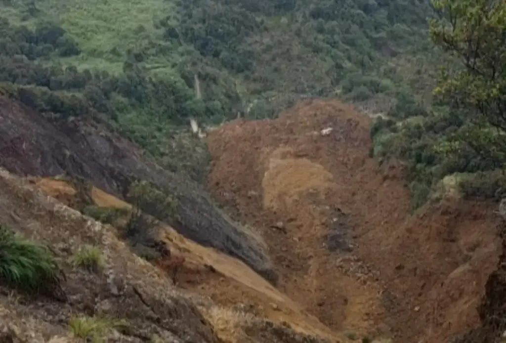 Longsor Tutup Jalur Favorit Pendaki di Gunung Papandayan, Akses ke Pondok Saladah Terhambat istimewa