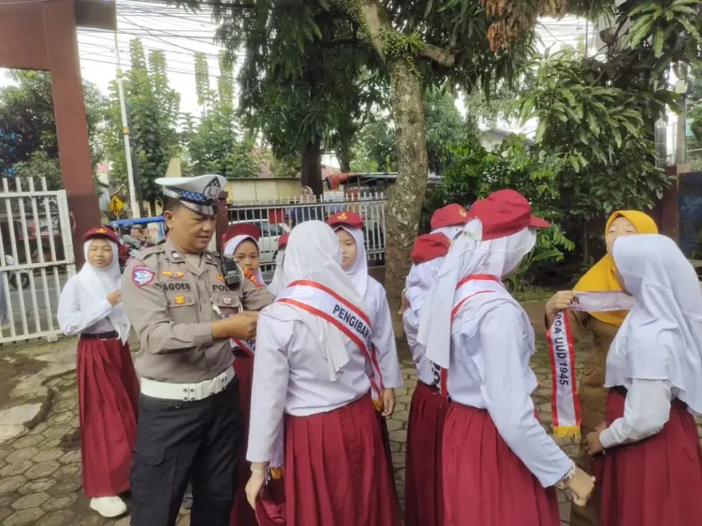 Edukasi Lalu Lintas Sejak Dini, Satlantas Polres Garut Sambangi SD dan SMP. (istimewa)