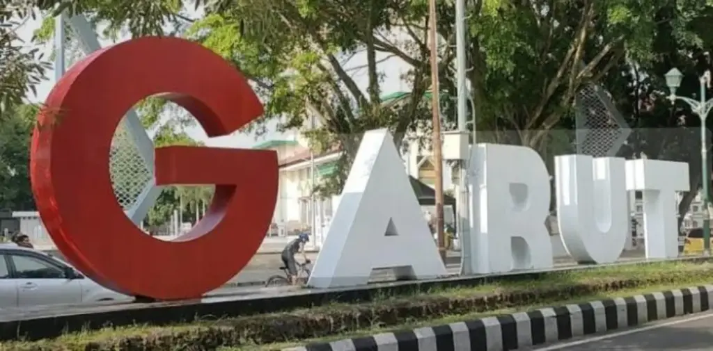 Ikon kabupaten Garut di Alun-alun Garut