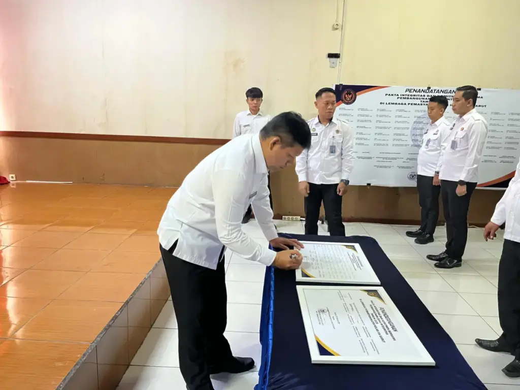 Kalapas Garut menandatangani Komitmen bersama dalam membangun Zona Integritas