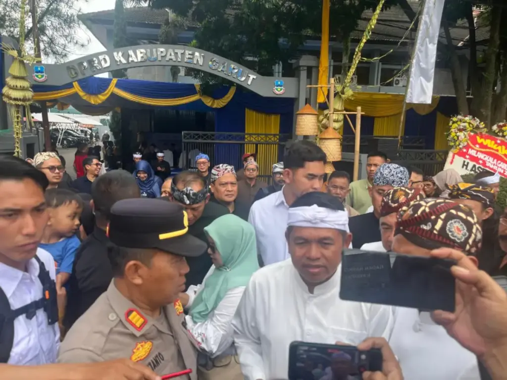 KDM Minta Tata Ruang Kabupaten Garut Dibenahi, Soroti Ancaman Bencana, Upah Petani, Hingga Pariwisata KDM Minta Tata Ruang Kabupaten Garut Dibenahi, Soroti Ancaman Bencana, Upah Petani, Hingga Pariwisata